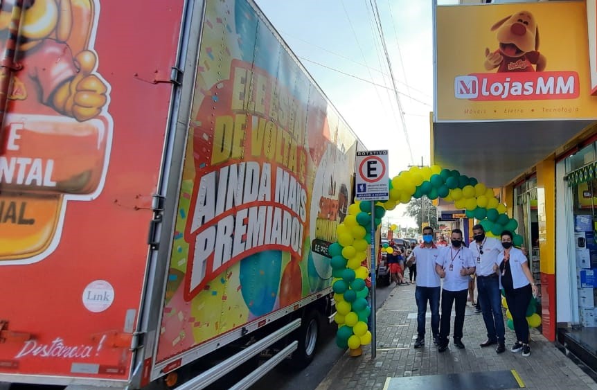 Foto 1 / Caminhão de Prêmios MM sai para Itararé